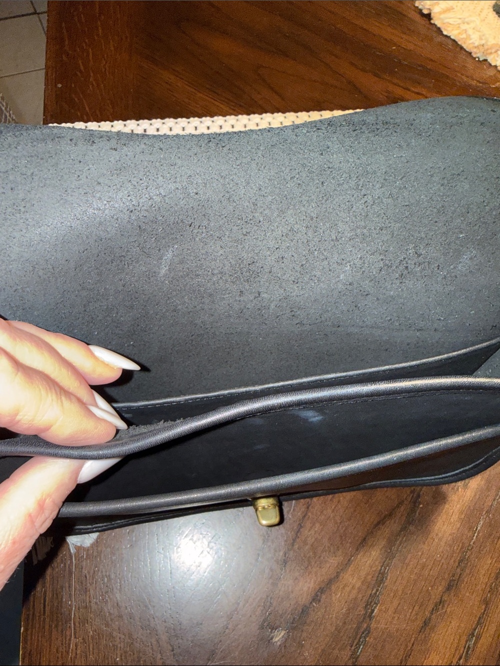 Coach Black Leather Shoulder Bag with Gold Turn-Lock -Vintage - Picture 13 of 15